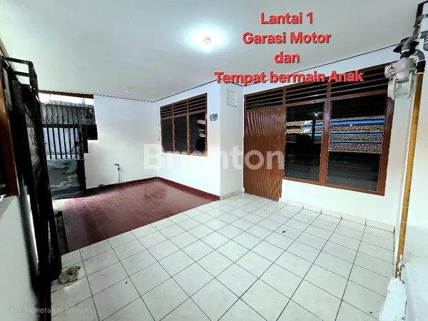 image RUMAH SIAP HUNI DEKAT PASAR JOHAR BARU DAN STASIUN KA SENTIONG EKONOMIS STRATEGIS JUAL SEGERA (1)