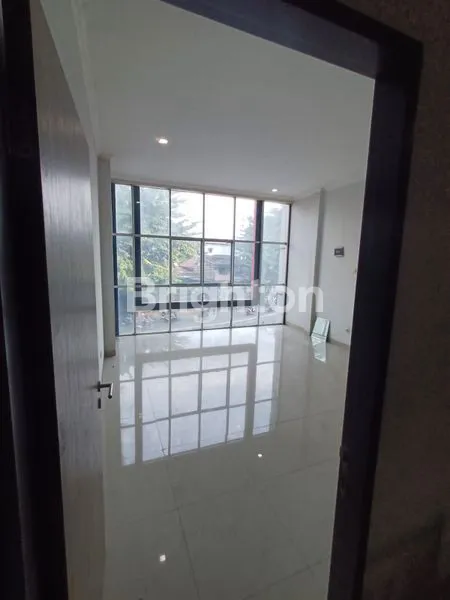 image DISEWAKAN RUKO STRATEGIS PINGGIR JALAN JAKARTA SELATAN (6)