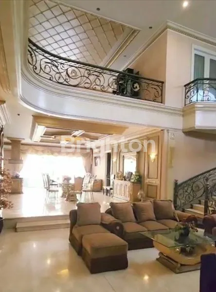 image BOULEVARD DOUBLE WAY PERUMAHAN ELITE SURABAYA TIMUR, RUMAH MEWAH 2 LANTAI ADA BASEMENT LUAS, KOKOH PAKAI TIANG PANCANG STRATEGIS DEKAT RAYA MERR DHARMAHUSADA KERTAJAYA MANYAR RS ONKOLOGI SEKOLAH PETRA (3)