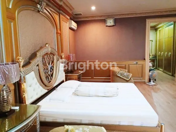 image BOULEVARD DOUBLE WAY PERUMAHAN ELITE SURABAYA TIMUR, RUMAH MEWAH 2 LANTAI ADA BASEMENT LUAS, KOKOH PAKAI TIANG PANCANG STRATEGIS DEKAT RAYA MERR DHARMAHUSADA KERTAJAYA MANYAR RS ONKOLOGI SEKOLAH PETRA (6)