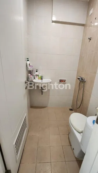 image RUMAH HOEK OMAHA VILLAGE GADING SERPONG (8)