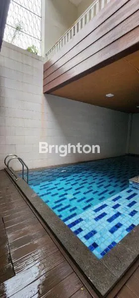 image RUMAH MEWAH DAN SIAP HUNI LOKASI TENGAH KOTA SOLO, PALING STRATEGIS!! DEKAT SLAMET RIYADI SOLO (3)