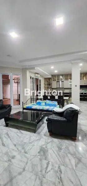 image RUMAH MEWAH DAN SIAP HUNI LOKASI TENGAH KOTA SOLO, PALING STRATEGIS!! DEKAT SLAMET RIYADI SOLO (7)