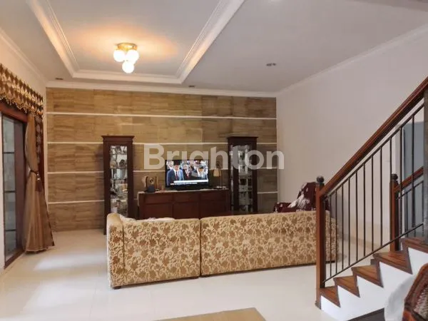 image RUMAH MEWAH LOKASI STRATEGIS DI SETIABUDI BANDUNG (8)