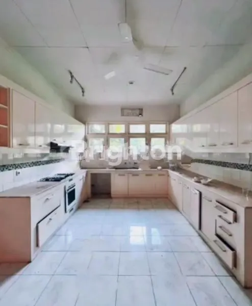 image RUMAH DENGAN LAHAN LUAS 1.400 M² DI KEMANG JAKARTA SELATAN (3)