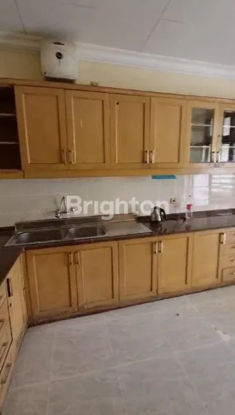 image RUMAH MEWAH DENGAN KOLAM RENANG DI KAWASAN PREMIUM KEMANG, JAKARTA SELATAN (6)