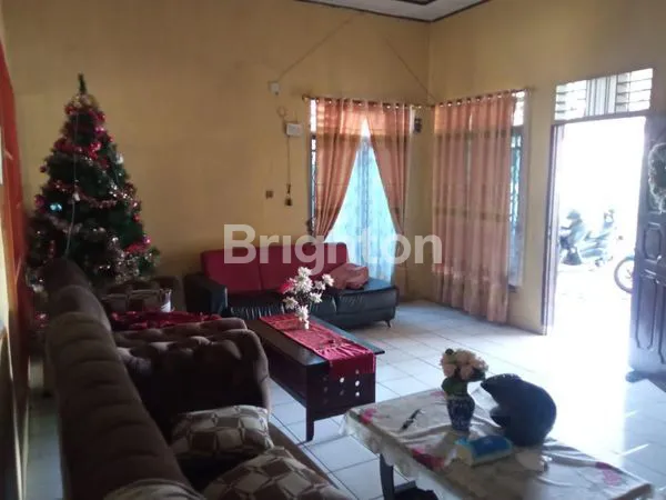 image PUNYA HALAMAN LUAS DAN UKURAN RUMAH BESAR SERTA SUDAH BERSERTIFIKAT DI MEDAN PERMAI  (4)