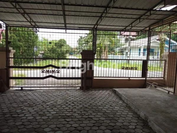 image PUNYA HALAMAN LUAS DAN UKURAN RUMAH BESAR SERTA SUDAH BERSERTIFIKAT DI MEDAN PERMAI  (6)