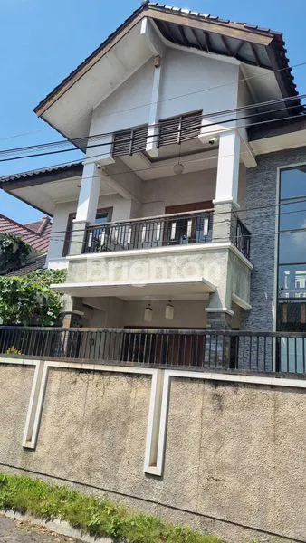 image RUMAH MEWAH DIJUAL DI PUSAT KOTA SOLOBARU (7)