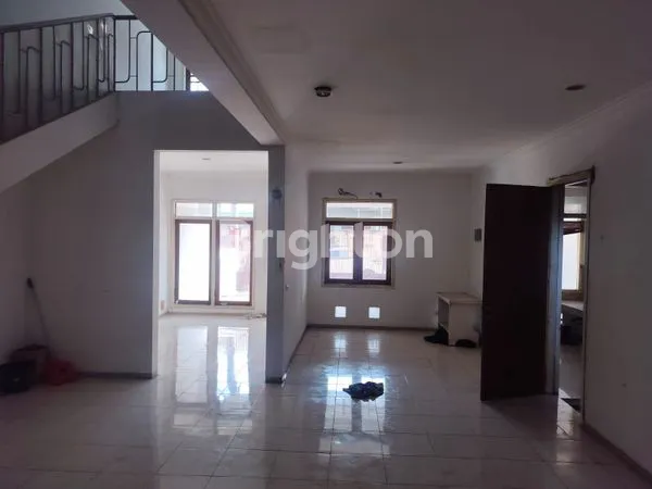 image RUMAH 2 LANTAI STRATEGIS DEKAT UNTAG & MERR - NGINDEN SURABAYA (1)