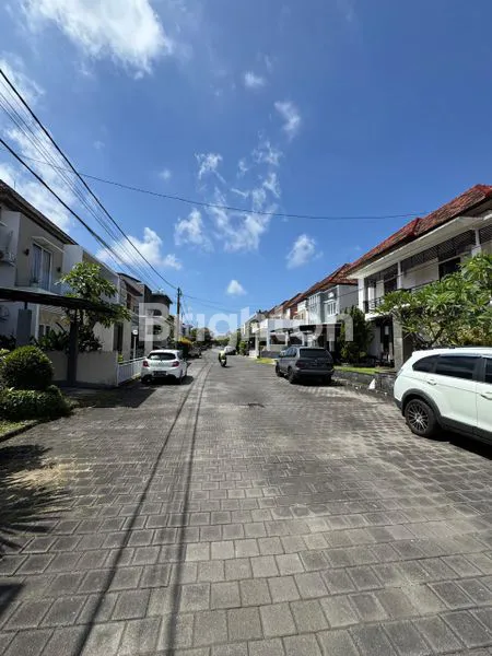 image RUMAH MINIMALIS LUAS DALAM KOMPLEK ELITE CARPORT FIT DUA MOBIL (2)