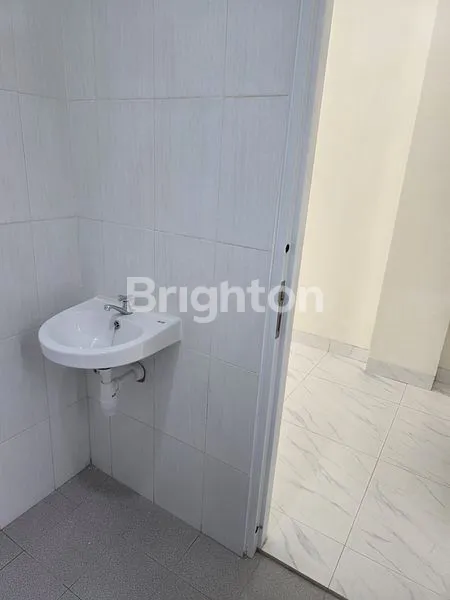 image RUKO 2,5 LANTAI DI MERUYA, COCOK UNTUK BISNIS RETAIL (7)