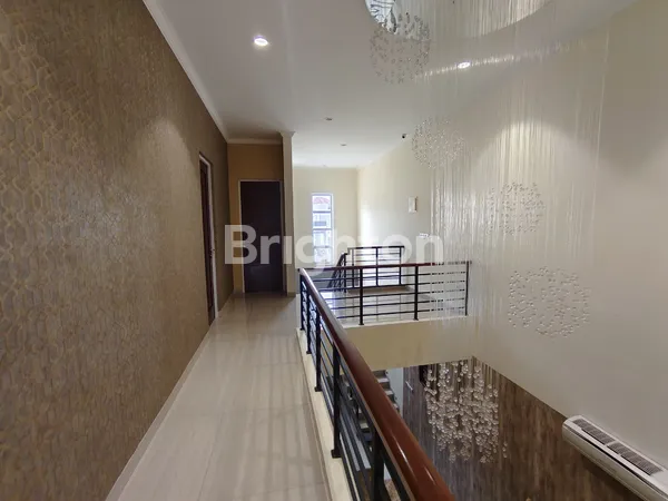 image RUMAH LUAS DENGAN PAVILION DAN KOLAM RENANG DI DELATINOS, BSD CITY (5)