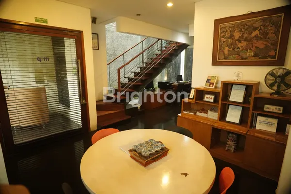 image RUMAH BEKAS KANTOR 3 LANTAI DI FATMAWATI, KEBAYORAN BARU, JAKARTA SELATAN. LOKASI STRATEGIS. CARPORT 2 MOBIL. SEMI FURNISHED. LISTRIK BESAR (3)