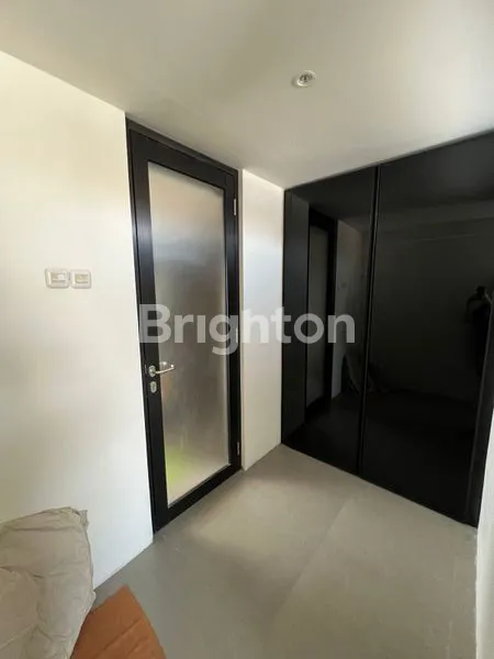 image RUMAH MEWAH FULL FURNISH ROYAL PARK CITRALAND - 5 MENIT KE G-WALK (3)