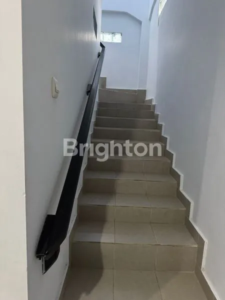 image RUMAH MEWAH 5KT DI IMAM BONJOL, 2 LANTAI DEKAT TRANS STUDIO (5)