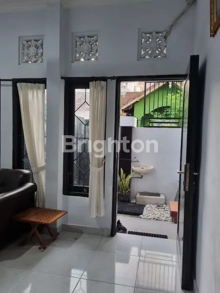 image RUMAH MEWAH 5KT DI IMAM BONJOL, 2 LANTAI DEKAT TRANS STUDIO (4)