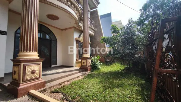 image RUMAH MEWAH METRO PERMATA DENGAN BANGUNAN MODERN KLASIK 2 LANTAI FULL FURNISH (3)