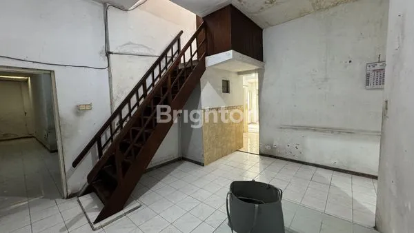 image RUMAH DI NOL JALAN RAYA SIMOKERTO BISA BUAT USAHA (4)