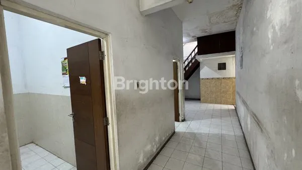 image RUMAH DI NOL JALAN RAYA SIMOKERTO BISA BUAT USAHA (2)