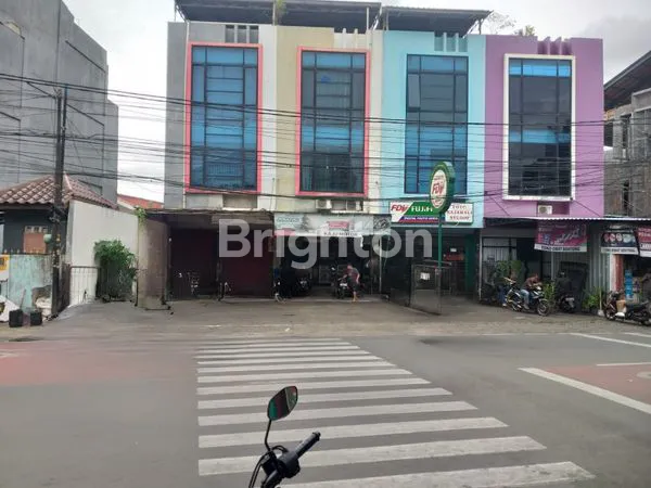 image JUAL CEPAT RUKO LETAK STRATEGIS PINGGIR JALAN RAYA KRAMAT SENTIONG JAKARTA PUSAT (1)