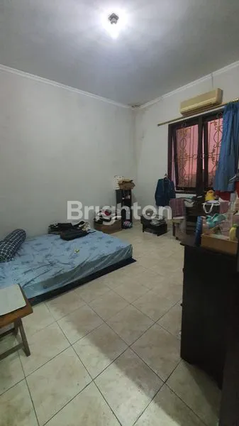 image RUMAH MEWAH 250M² DI PADANG INDAH, 4KT, CARPORT 2 MOBIL (4)