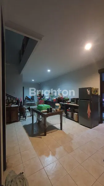 image RUMAH MEWAH 250M² DI PADANG INDAH, 4KT, CARPORT 2 MOBIL (2)