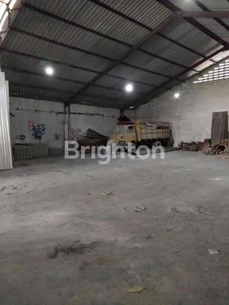 image GUDANG PREMIUM 500M² DUKUH KUPANG - SIAP OPERASIONAL, IZIN LENGKAP (6)