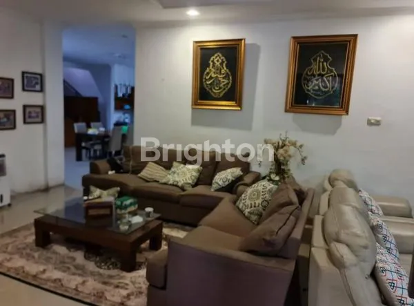 image RUMAH MEWAH DENGAN 5 KAMAR TIDUR, POSISI HOEK DI KOTA WISATA CIBUBUR, BOGOR (3)