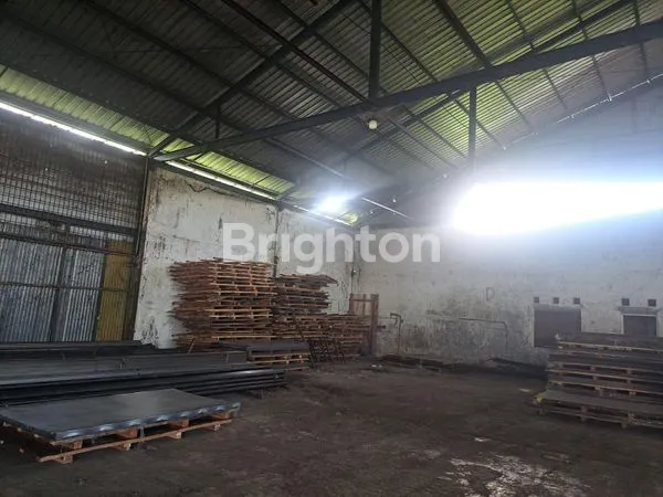 image GUDANG MASIH PRODUKTIF DI MENGANTI (4)