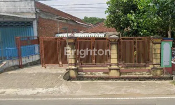 RUMAH STRATEGIS DI PINGGIR JALAN NASIONAL