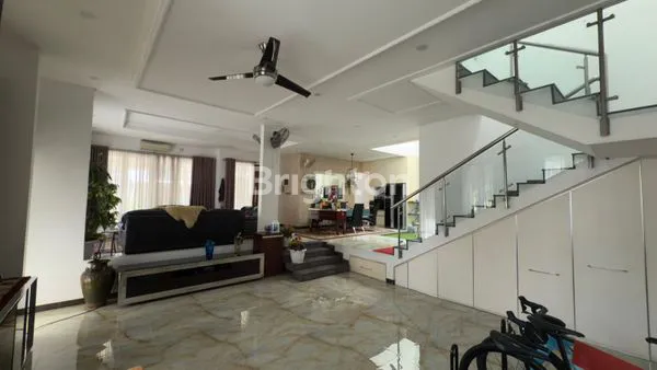 image RUMAH 2 LANTAI FULL FURNISH POSISI HOEK SIAP HUNI DI BSD CITY TANGERANG (3)