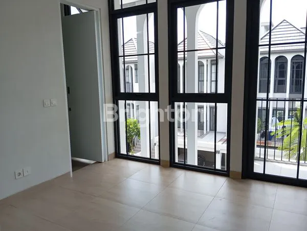 image RUMAH HOOK MEWAH 3 LANTAI DI AETHER GREENWICH PARK BSD (4)