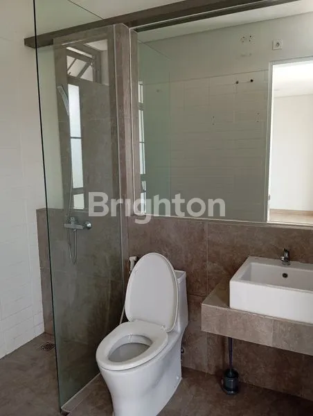 image RUMAH HOOK MEWAH 3 LANTAI DI AETHER GREENWICH PARK BSD (5)