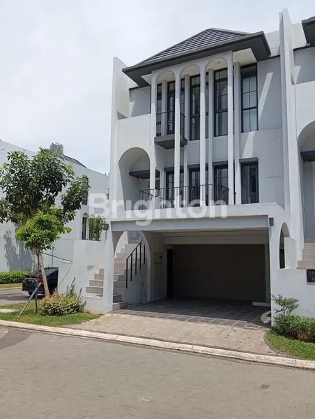image RUMAH HOOK MEWAH 3 LANTAI DI AETHER GREENWICH PARK BSD (1)