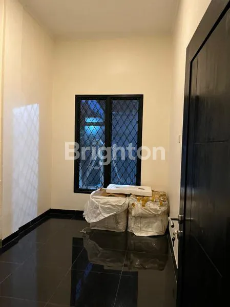 image RUMAH CANTIK 2 LANTAI DI TAMAN ANYELIR DEPOK LOKASI STRATEGIS DEKAT GDC (4)