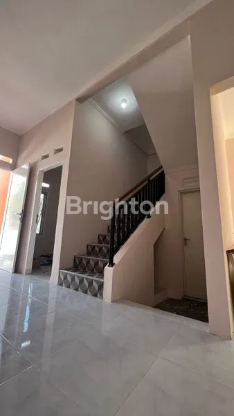 image RUMAH  2 LANTAI CANTIK DAN ASRI DI TELAGA KAHURIPAN BOGOR  (2)