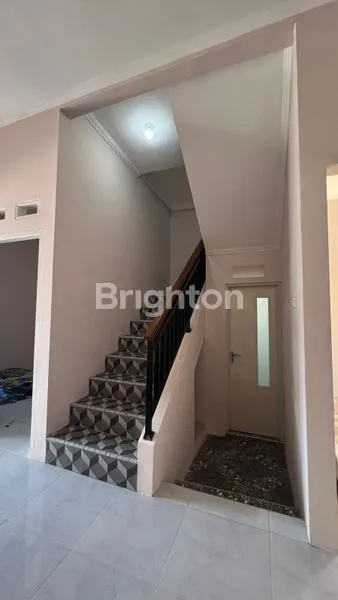 image RUMAH  2 LANTAI CANTIK DAN ASRI DI TELAGA KAHURIPAN BOGOR  (3)