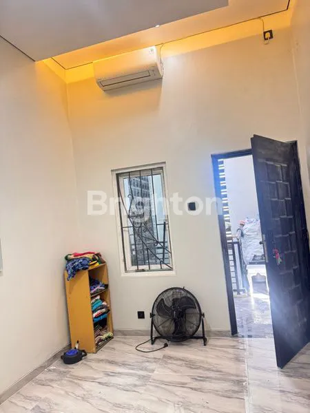 image RUMAH MEWAH 3 LANTAI, FULL GRANIT PREMIUM DI SENDANGMULYO (3)