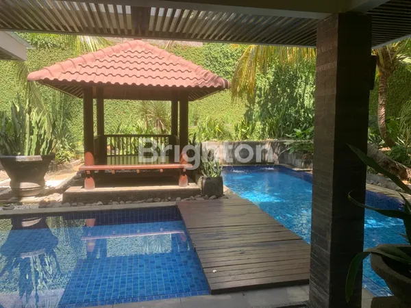 image RUMAH MEWAH JALAN PAKIS ARGOSARI ADA SWIMMING POOL BAGUS SANGAT TERAWAT (7)