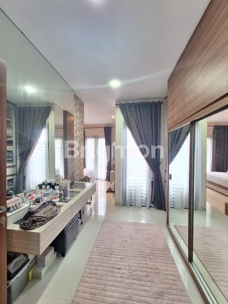 image DIJUAL RUMAH CANTIK 2 LANTAI FULL RENOVASI (1)