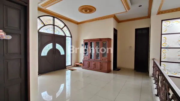 image RUMAH MEWAH 2 LANTAI FULL FURNISH TANGERANG (3)