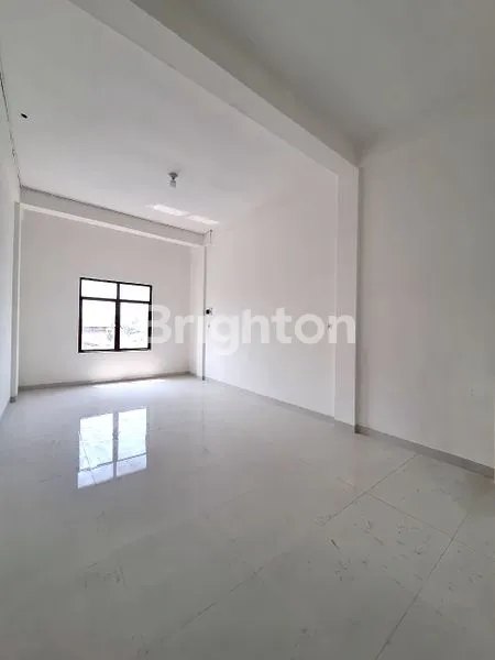 image LOKASI EMAS !! RUKO GANDENG JL. PANCING / WILLIEM ISKANDAR. KONDISI BARU, SIAP HUNI.  (6)
