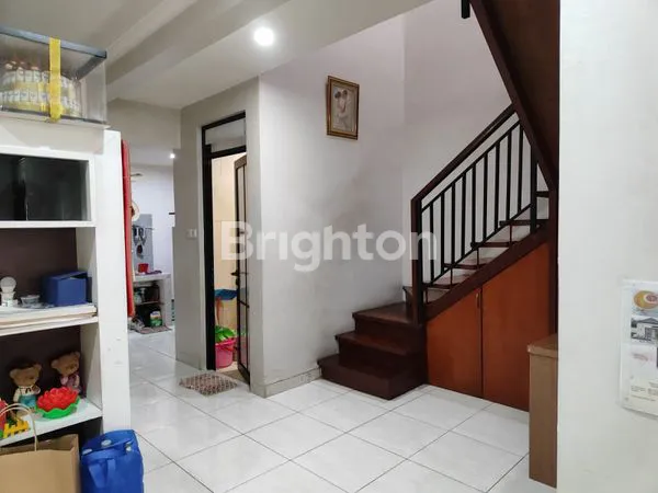 image RUMAH TERAWAT PUSAT GADING SERPONG BEBAS BANJIR ROW LEBAR (4)