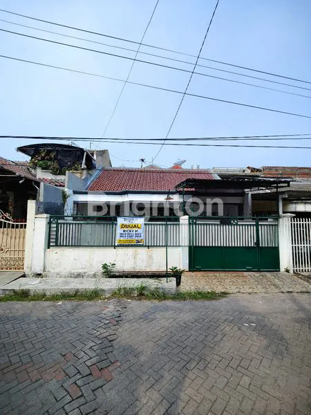 image RUMAH DEPAN MASJID SIAP HUNI DI SIMPANG DARMO PERMAI SELATAN (SDPS), DEKAT DENGAN PAPAYA FRESH GALERY DAN PAKUWON MALL SURABAYA BARAT (1)