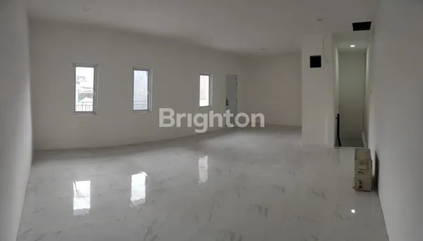 image RUMAH SIAP HUNI, 3 LANTAI DI JAKARTA BARAT (5)