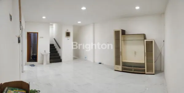 image RUMAH SIAP HUNI, 3 LANTAI DI JAKARTA BARAT (3)