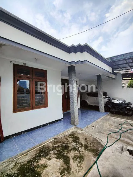 image RUMAH DEPAN MASJID SIAP HUNI DI SIMPANG DARMO PERMAI SELATAN (SDPS), DEKAT DENGAN PAPAYA FRESH GALERY DAN PAKUWON MALL SURABAYA BARAT (3)