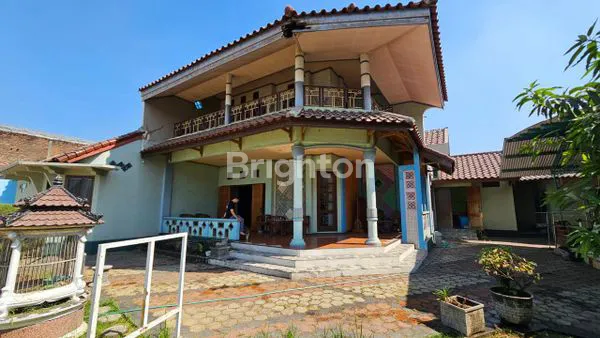 image RUMAH BESAR, BENTUK TANAH NGANTONG, LUAS 1152 DI DAERAH JEMURSARI JL. SOPONYONO, KONDISI SIAP PAKAI (3)