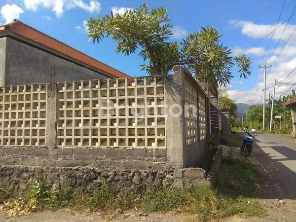 image DIJUAL CEPAT! TANAH 1400 M2 DAN BANGUNAN, HANYA 600 METER KE JALAN RAYA UTAMA (6)